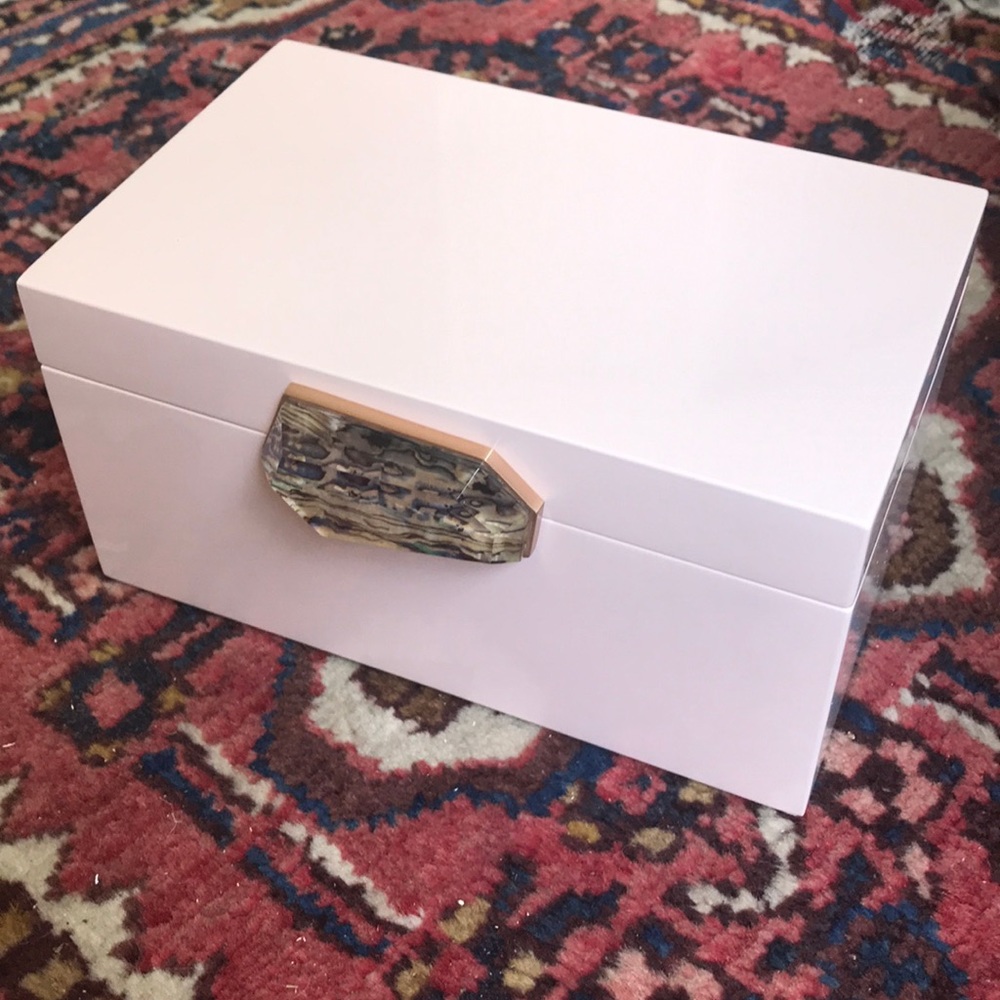 Jewelry box